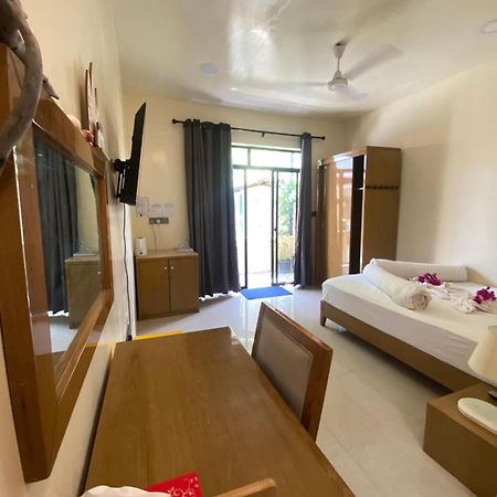 Maavaharu Guest House Himmafushi Bagian luar foto